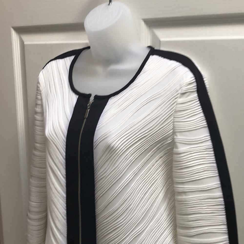 Black/White Blouse - Picture 3 of 5